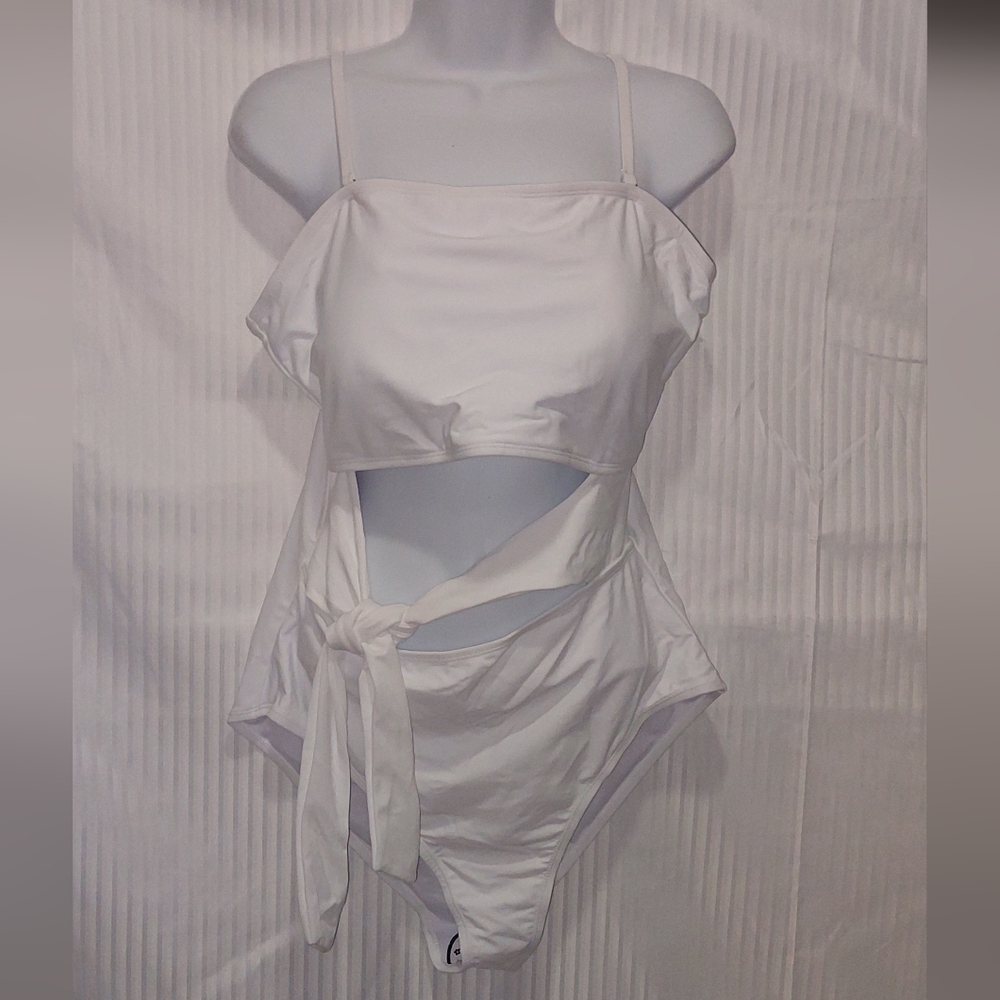 New! Women's XL White One-Piece Swimsuit With Open Abdomen And Tie